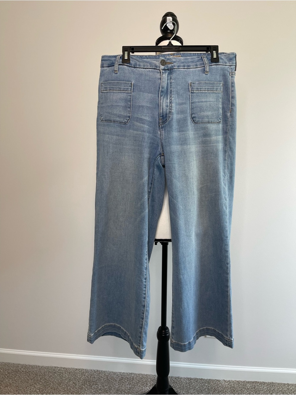 Kut from the Kloth Meg Wide Leg size women's size 12 wide leg on trend festival